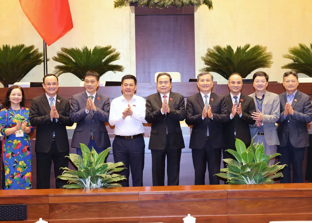 Chủ tịch Quốc hội Trần Thanh Mẫn và các đại biểu tại phiên thảo luận ở hội trường, chiều 18-6. Ảnh QUANG PHÚC.jpg