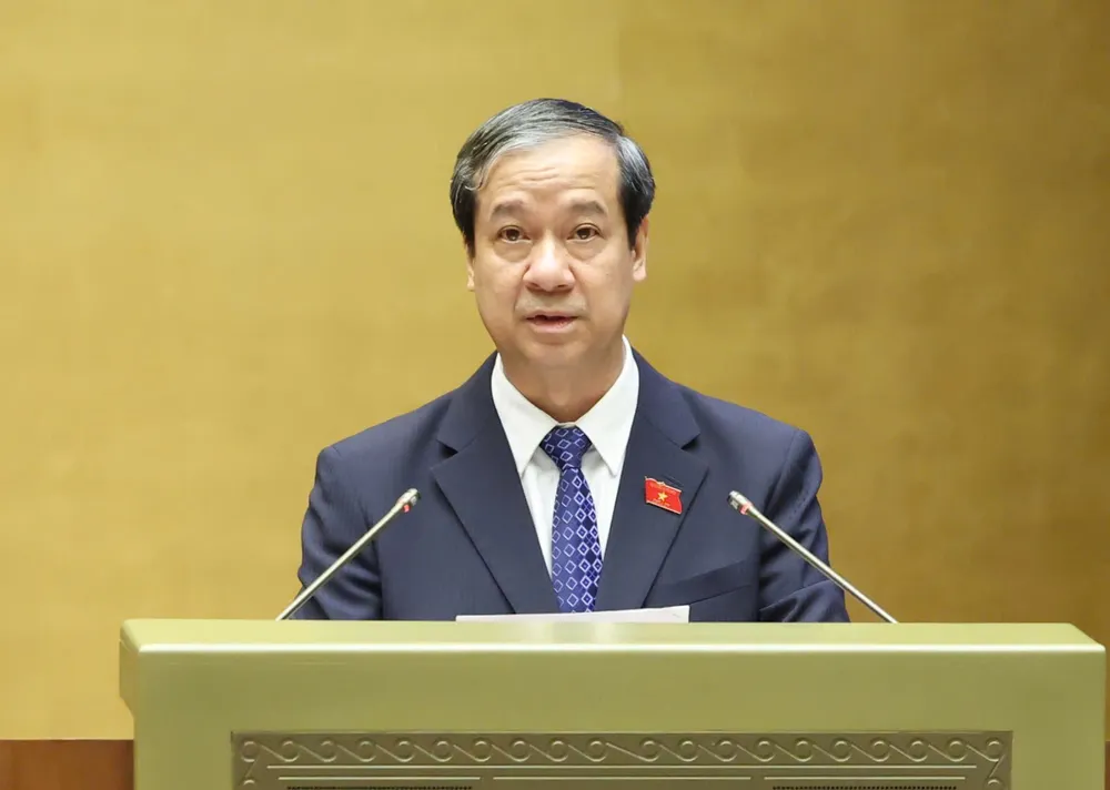 ộ trưởng Bộ GD-ĐT phát biểu trước phiên chất vấn, chiều 19-6. Ảnh QUANG PHÚC.jpg