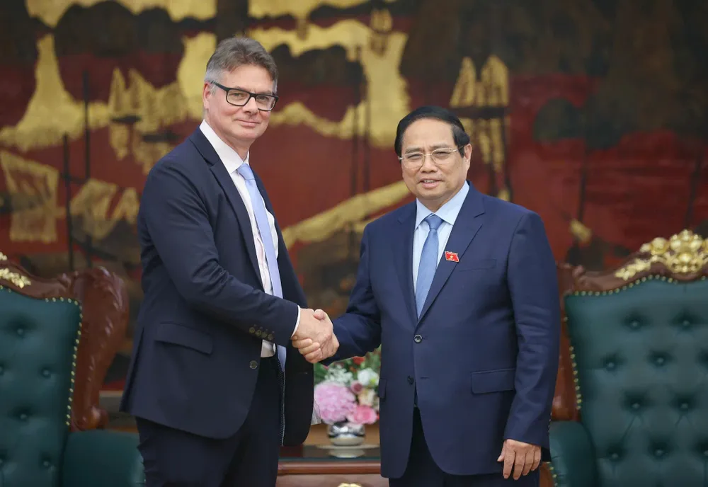 Thủ tướng Phạm Minh Chính tiếp ông Antoine Colin, Phó Chủ tịch cấp cao, phụ trách toàn cầu về chuyển đổi số và chuỗi cung ứng của Tập đoàn HP (Hoa Kỳ), chiều 20-6. Ảnh: VIẾT CHUNG