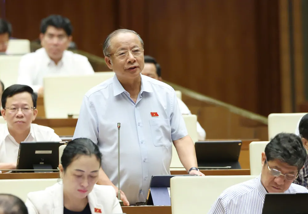 Bộ trưởng Bộ Y tế Đào Hồng Lan trả lời chất vấn của đại biểu Quốc hội, sáng 20-6. Ảnh QUANG PHÚC.jpg