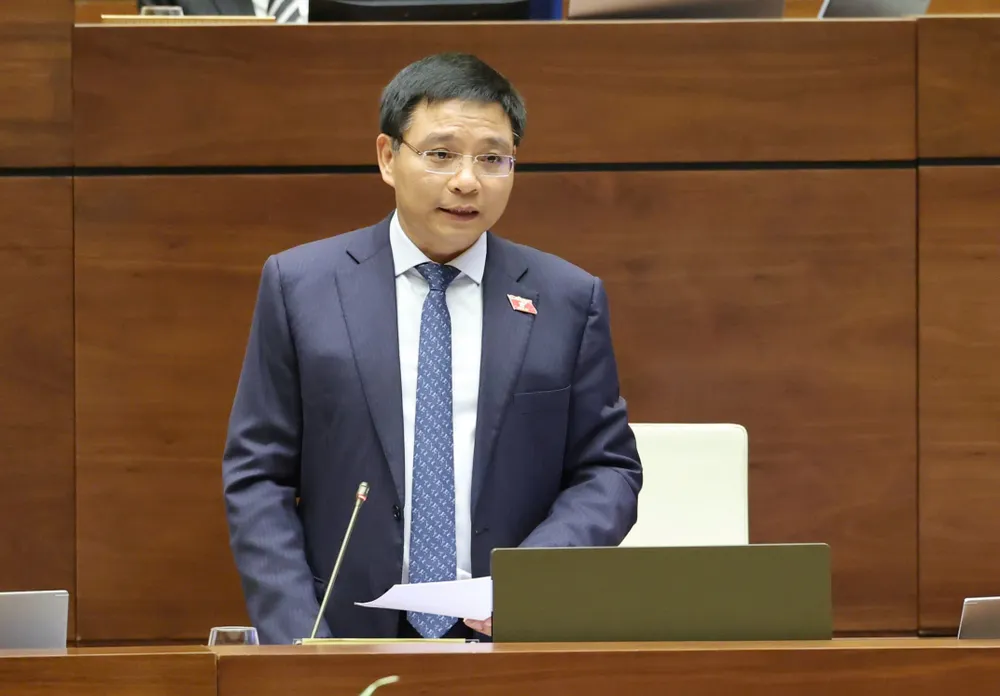 Bộ trưởng Bộ Tài chính Nguyễn Văn Thắng phát biểu giải trình, làm rõ một số vấn đề đại biểu Quốc hội nêu, chiều 25-6. Ảnh: QUANG PHÚC