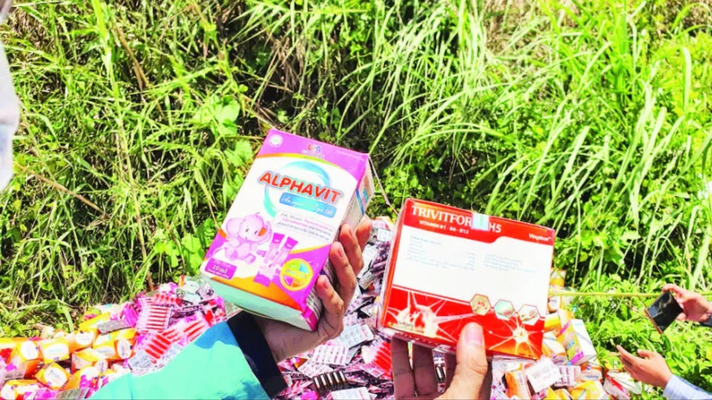 Thời gian qua, có hàng ngàn hộp thuốc, thực phẩm chức năng bị lén lút đổ bỏ, tiêu hủy.