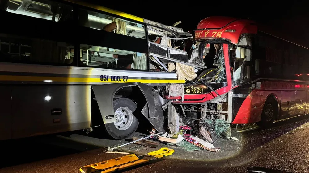 Hiện trường vụ tai nạn giao thông trên cao tốc Phan Thiết - Vĩnh Hảo, thuộc địa phận tỉnh Lâm Đồng