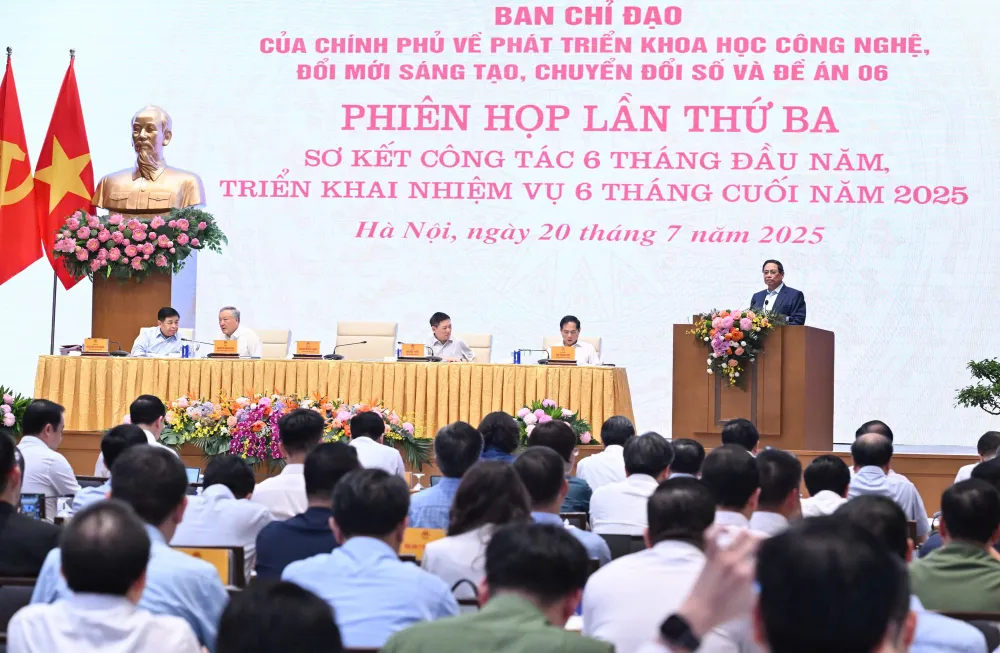 Thủ tướng chủ trì phiên họp Ban Chỉ đạo về KH-CN, đổi mới sáng tạo, chuyển đổi số. Ảnh: VIẾT CHUNG