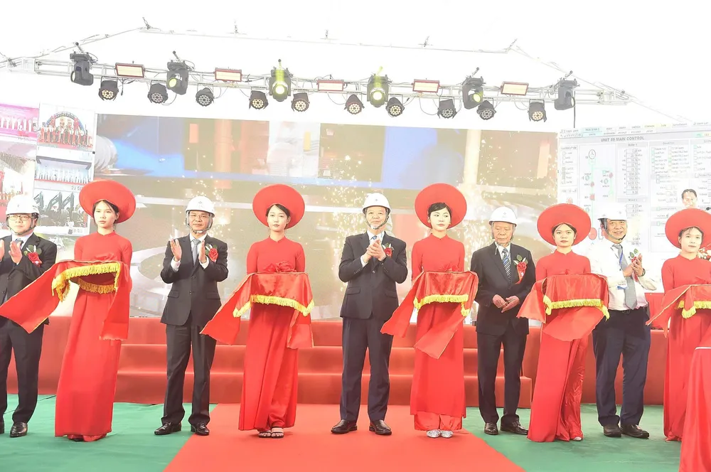 Phó Thủ tướng Mai Văn Chính cắt băng khánh thành, phát điện Tổ máy số 1, Dự án Nhà máy Thủy điện Hòa Bình mở rộng.jpg