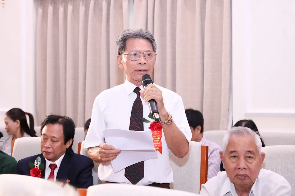 Nhà giáo lão thành chia sẻ tại cuộc gặp mặt tri ân