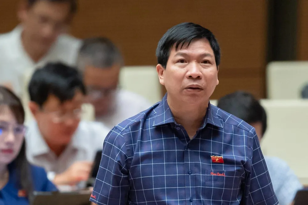 Tạm đình chỉ nhiệm vụ đại biểu Quốc hội với ông Trần Văn Thức