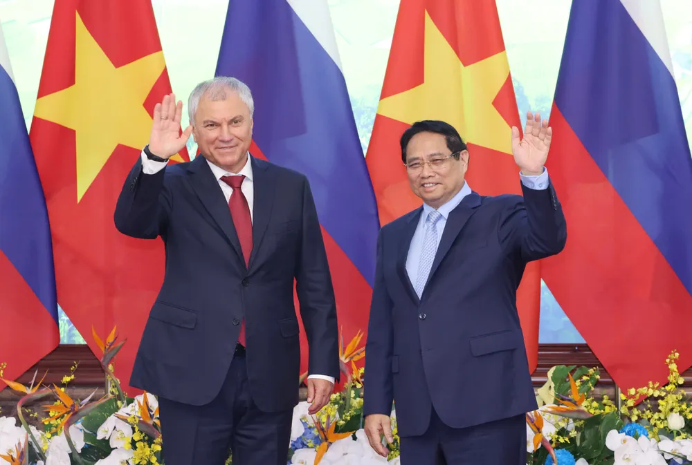 Thủ tướng Phạm Minh Chính và Chủ tịch Duma Quốc gia Nga Vyacheslav Volodin. Ảnh: QUANG PHÚC