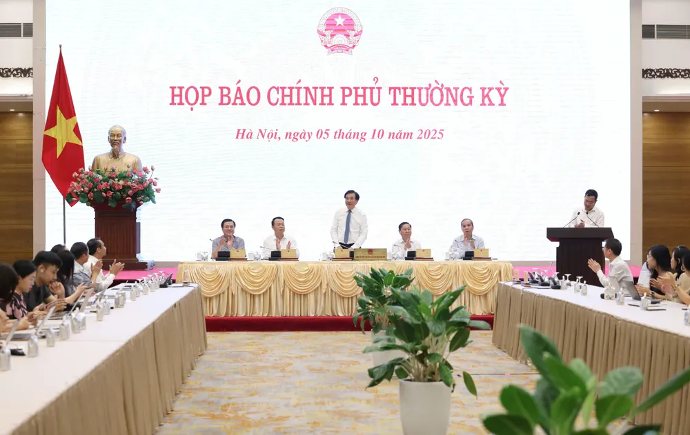 Họp báo Chính phủ thường kỳ, chiều 5-10. Ảnh: QUANG PHÚC