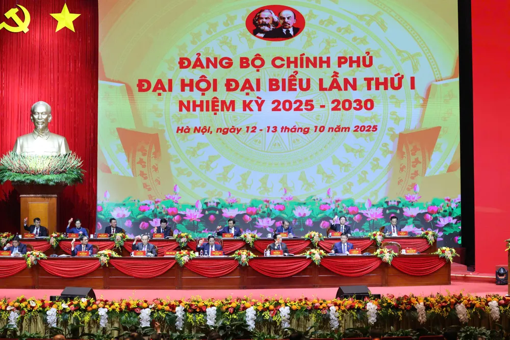 Phiên chính thức Đại hội đại biểu Đảng bộ Chính phủ lần thứ I, nhiệm kỳ 2025-2030 diễn ra ngày 13-10. Ảnh: VIẾT CHUNG