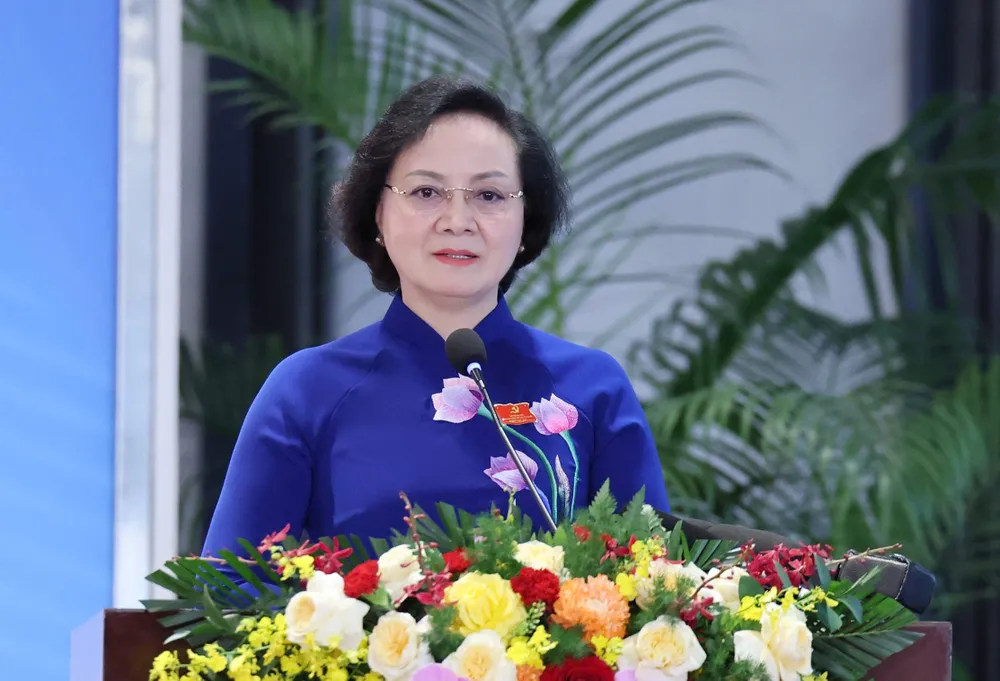 Bộ trưởng Bộ Nội vụ Phạm Thị Thanh Trà phát biểu tại cuộc họp báo sau phiên bế mạc đại hội, chiều 13-10. Ảhh QUANG PHÚC.jpg