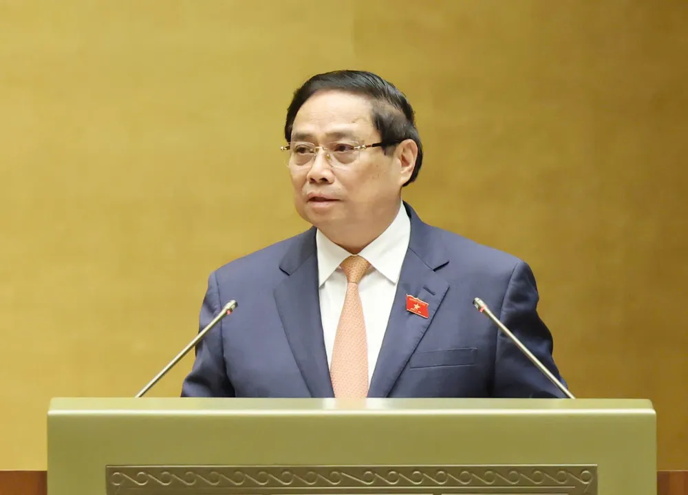 Thủ tướng Phạm Minh Chính trình bày báo cáo kết quả thực hiện kế hoạch phát triển kinh tế - xã hội năm 2025 và 5 năm 2021-2025; dự kiến kế hoạch phát triển kinh tế - xã hội năm 2026. Ảnh: QUANG PHÚC