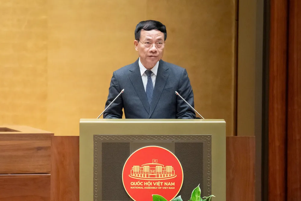 Bộ trưởng Bộ KH-CN Nguyễn Mạnh Hùng trình bày tờ trình. Ảnh: VIẾT CHUNG