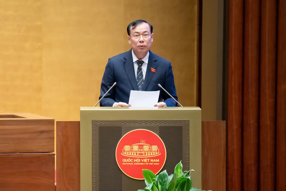 Chủ nhiệm Ủy ban Quốc phòng, An ninh và Đối ngoại, Thượng tướng Lê Tấn Tới trình bày Báo cáo tóm tắt Giải trình, tiếp thu, chỉnh lý dự thảo Luật Tình trạng khẩn cấp.jpg