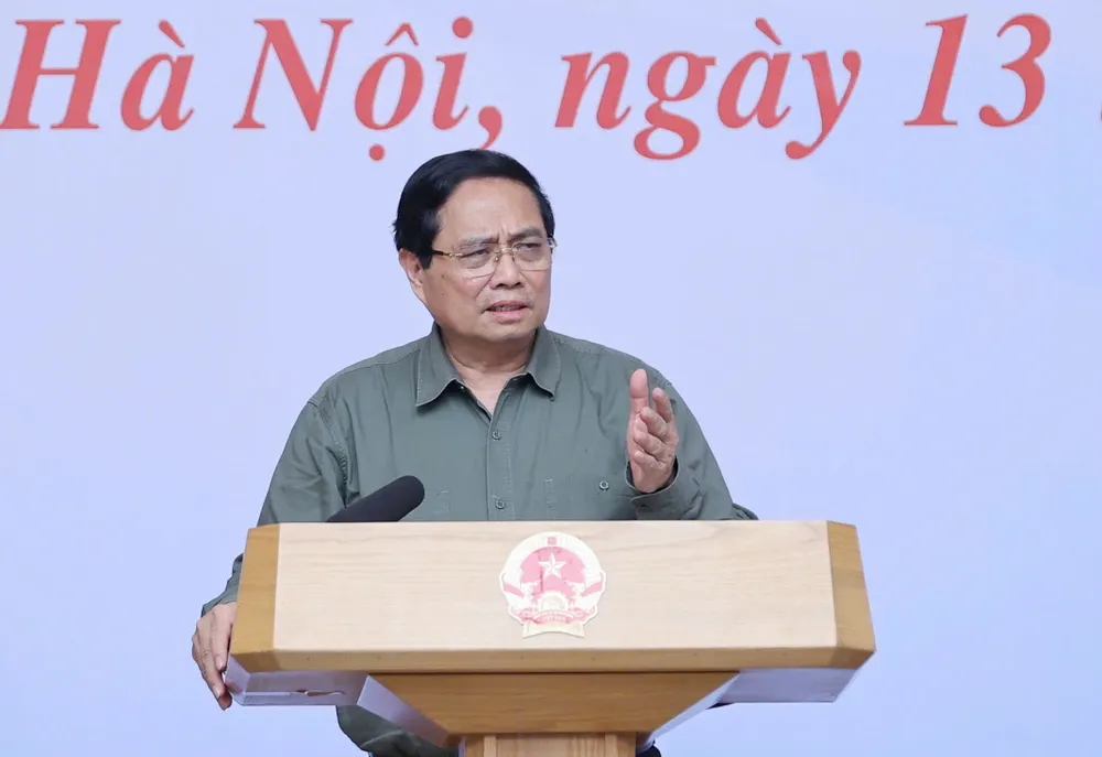 Thủ tướng yêu cầu chậm nhất trong ngày 14-11, phải trình phương án hỗ trợ thêm các địa phương bị bão lũ. Ảnh: VIẾT CHUNG