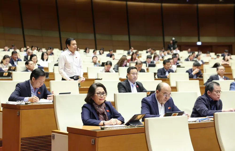 Các đại biểu dự phiên họp sáng 21-11.jpg