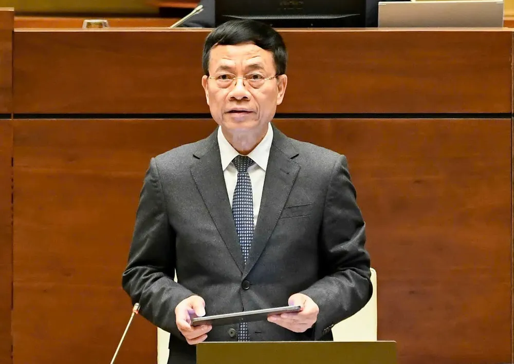 Bộ trưởng Bộ KH-CN Nguyễn Mạnh Hùng phát biểu giải trình, làm rõ một số vấn đề đại biểu Quốc hội nêu, sáng 24-11. Ảnh VIẾT CHUNG