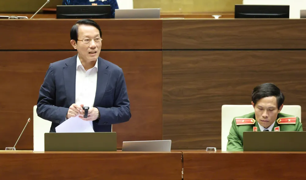 Bộ trưởng Bộ Công an Lương Tam Quang phát biểu giải trình, làm rõ một số vấn đề đại biểu Quốc hội nêu, chiều 25-11. Ảnh QUANG PHÚC.jpg