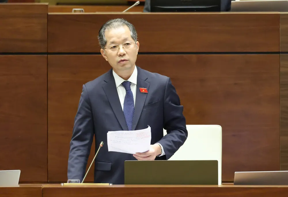 Chánh án Tòa án nhân dân tối cao Nguyễn Văn Quảng phát biểu giải trình, làm rõ một số vấn đề đại biểu Quốc hội nêu, chiều 5-12. Ảnh: QUANG PHÚC