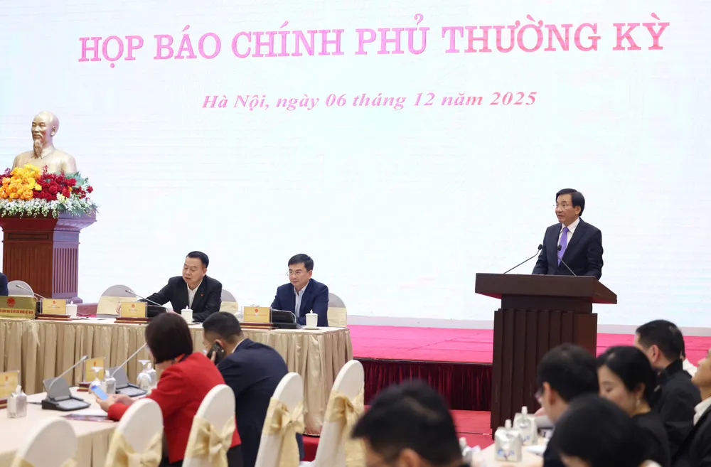 Cuộc họp báo Chính phủ thường kỳ tháng 11. Ảnh: QUANG PHÚC