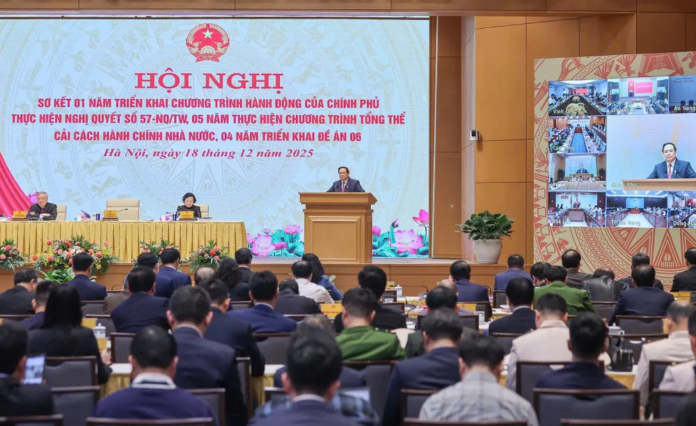 Thủ tướng Phạm Minh Chính chủ trì hội nghị sơ kết triển khai các nghị quyết, đề án, chiều 18-12. Ảnh: VIẾT CHUNG