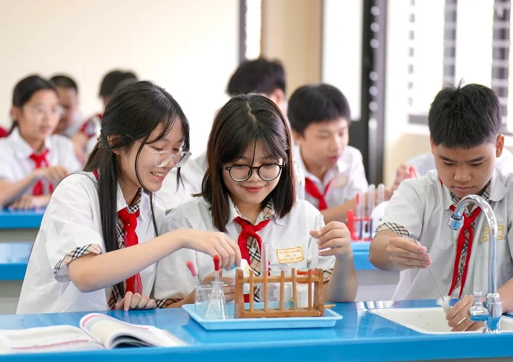 Đẩy mạnh phổ cập giáo dục, phân luồng học sinh trong giáo dục phổ thông.jpg