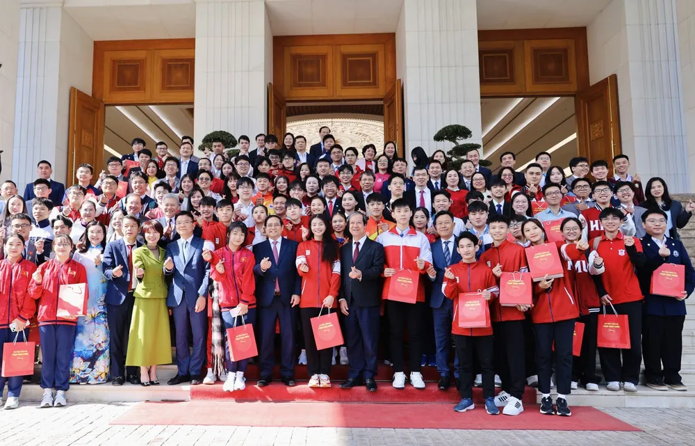 Thủ tướng Chính phủ Phạm Minh Chính gặp mặt học sinh Việt Nam đạt giải Olympic quốc tế năm 2025.jpg