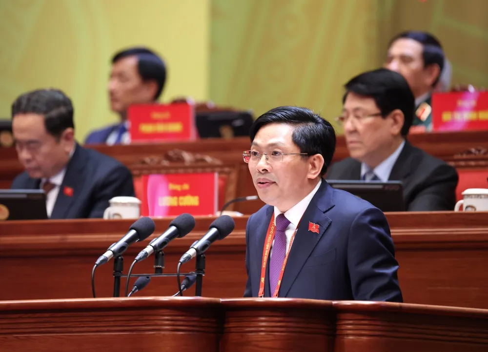 Đồng chí Đặng Văn Dũng, Phó Trưởng Ban Nội chính Trung ương, trình bày tham luận. Ảnh: VIẾT CHUNG