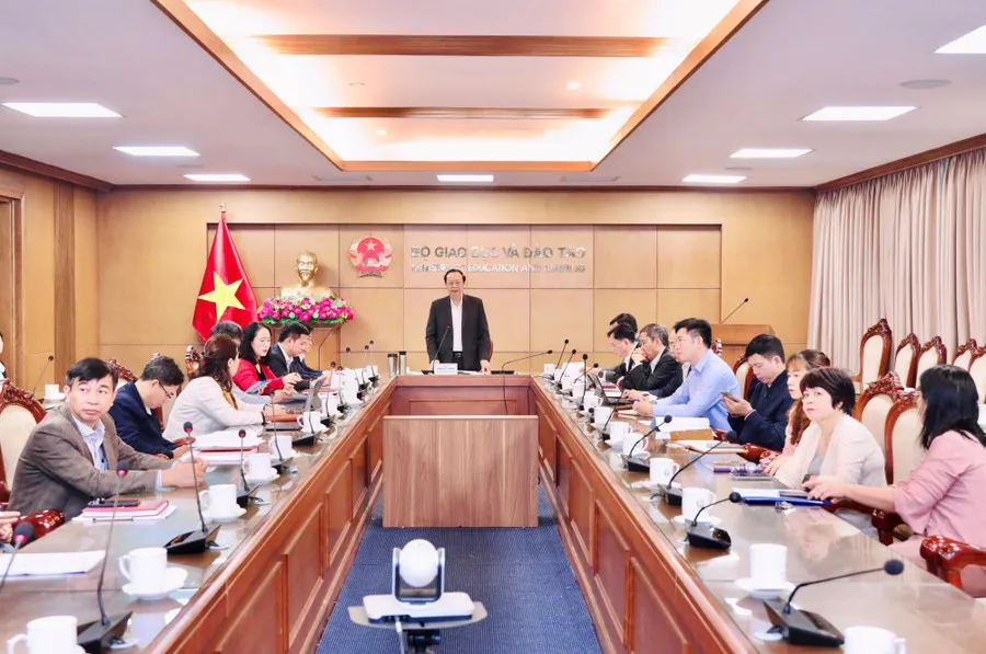 Thứ trưởng Thường trực Bộ GD-ĐT Phạm Ngọc Thưởng chủ trì hội nghị