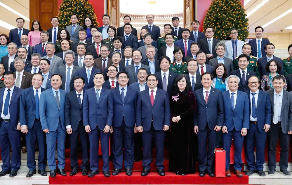 Thủ tướng Phạm Minh Chính gặp mặt các chuyên gia, nhà khoa học tiêu biểu trong lĩnh vực y tế và lãnh đạo các bệnh viện trung ương nhân Kỷ niệm 71 năm Ngày Thầy thuốc Việt Nam, chiều 24-2. Ảnh VIẾT CHUNG.jpg