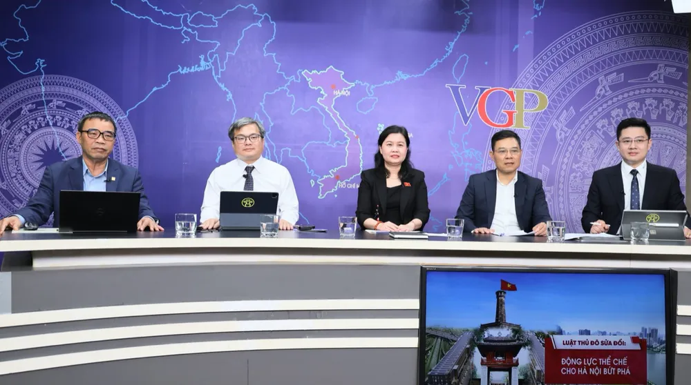 Các khách mời tham dự Tọa đàm.png