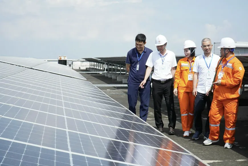 Thủ tướng đề nghị tăng cường thực thi tiết kiệm điện và phát triển điện mặt trời mái nhà