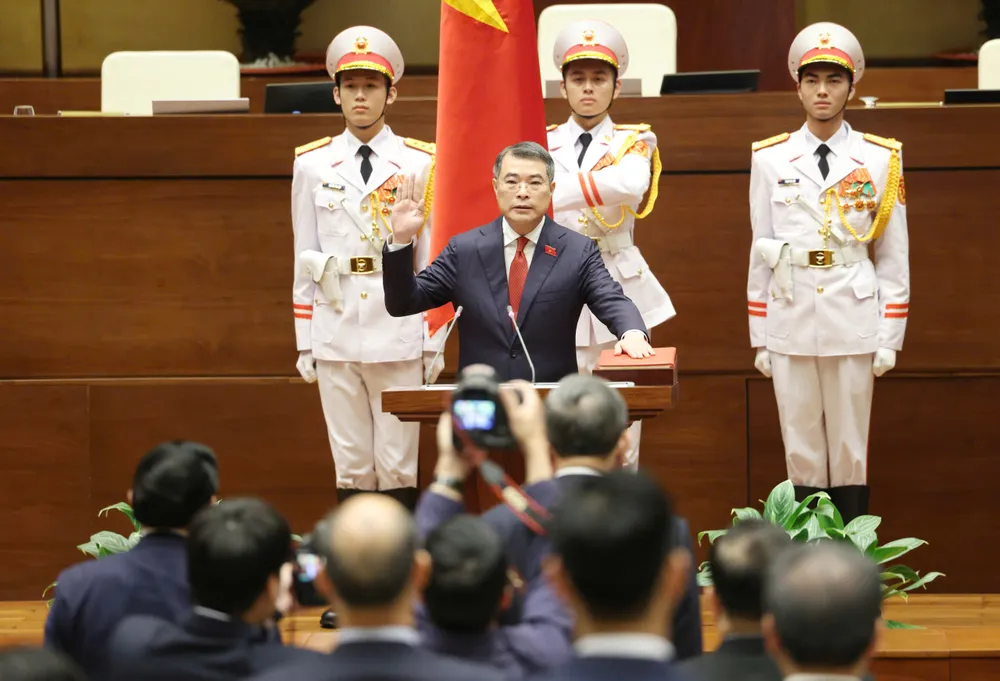 Đồng chí Lê Minh Hưng tuyên thệ nhậm chức Thủ tướng Chính phủ, chiều 7-4.jpg