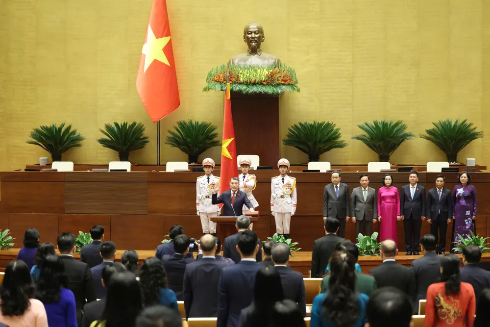 Đồng chí Lê Minh Hưng tuyên thệ nhậm chức Thủ tướng Chính phủ, chiều 7-4. Ảnh QUANG PHÚC.jpg