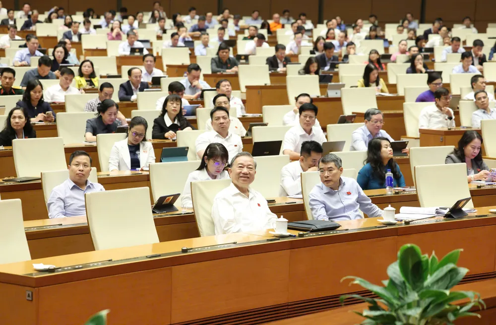 Tổng Bí thư, Chủ tịch nước Tô Lâm và Thủ tướng Lê Minh Hưng cùng các đại biểu dự phiên họp chiều 10-4. Ảnh: QUANG PHÚC