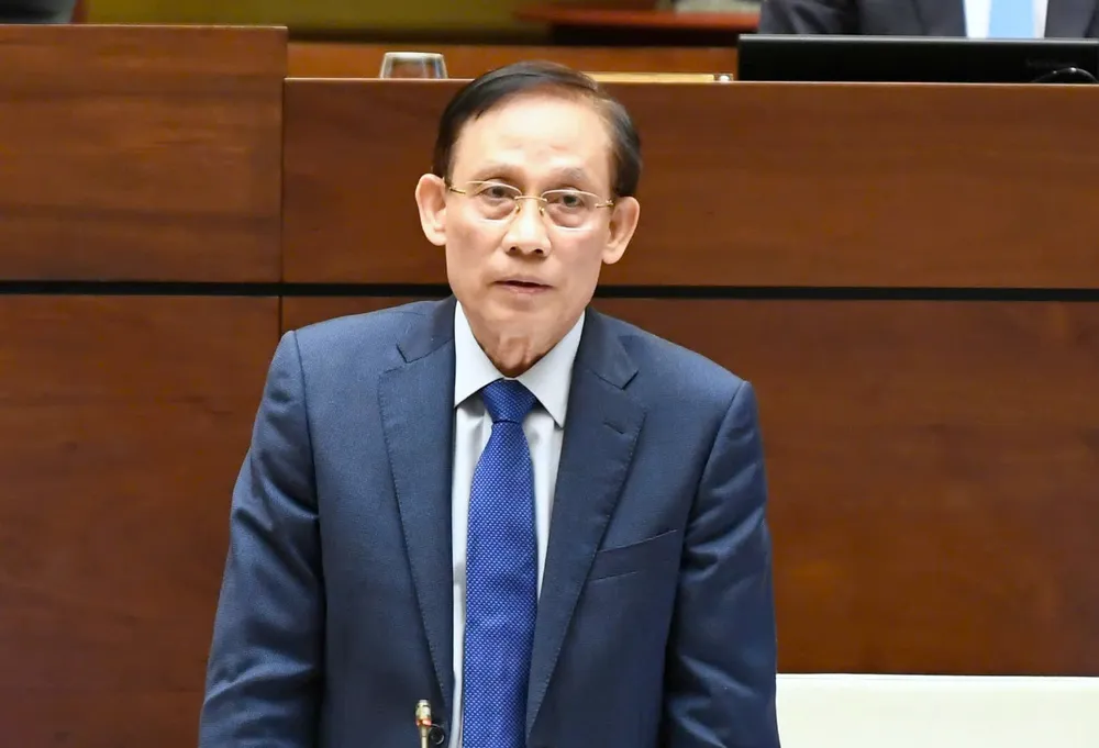 Bộ trưởng Bộ Ngoại giao Lê Hoài Trung phát biểu giải trình, làm rõ một số vấn đề đại biểu Quốc hội nêu, chiều 11-4. Ảnh: VIẾT CHUNG