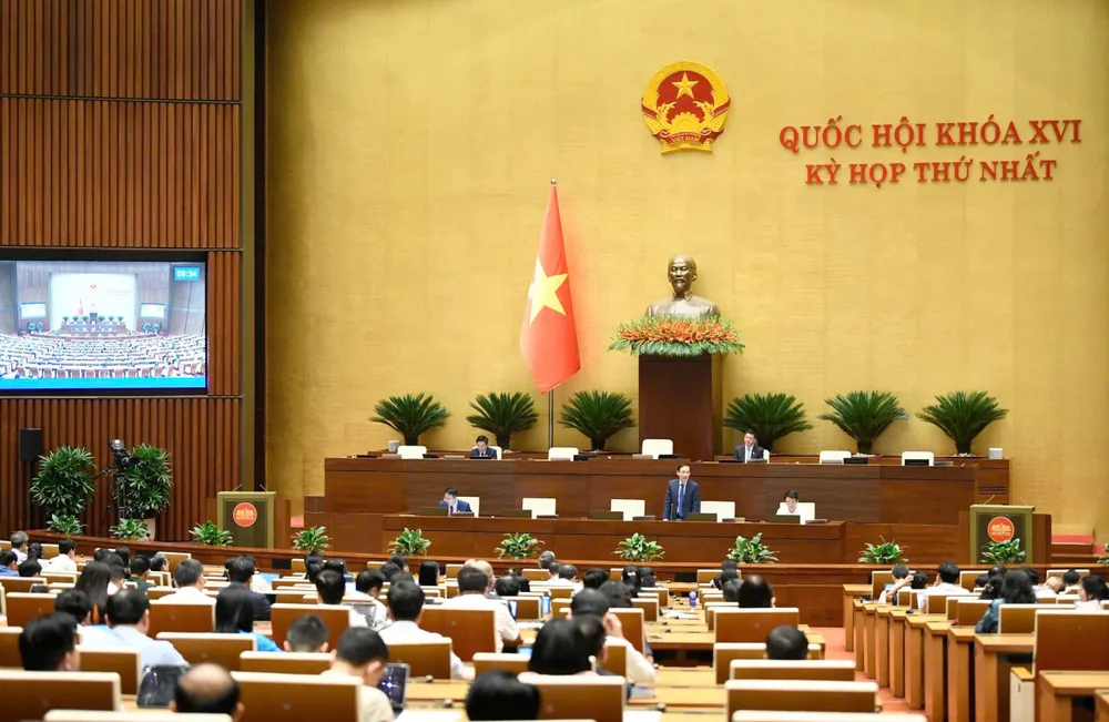 Bộ trưởng Bộ Ngoại giao Lê Hoài Trung phát biểu giải trình, làm rõ một số vấn đề đại biểu Quốc hội nêu, chiều 11-4.jpg