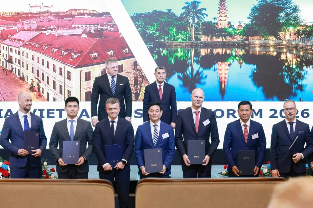 Thủ tướng Lê Minh Hưng và Thủ tướng Robert Fico dự Diễn đàn doanh nghiệp Việt Nam - Slovakia, chiều 13-4. Ảnh VIẾT CHUNG.jpg