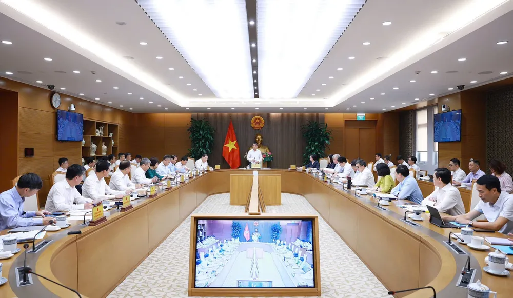 Thủ tướng Lê Minh Hưng chủ trì và phát biểu tại cuộc họp với lãnh đạo Bộ Y tế, sáng 14-4. ẢnhVIẾT CHUNG.jpg