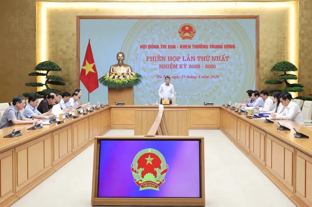 Thủ tướng Lê Minh Hưng chủ trì và phát biểu tại phiên họp lần thứ nhất, nhiệm kỳ 2026 - 2031 của Hội đồng Thi đua - Khen thưởng Trung ương, sáng 15-4. Ảnh VIẾT CHUNG.jpg