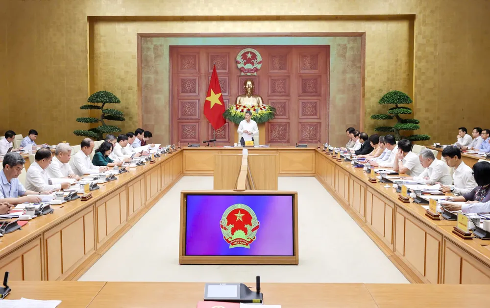 Thủ tướng Lê Minh Hưng chủ trì và phát biểu tại cuộc làm việc với Bộ Nội vụ, Bộ Dân tộc và Tôn giáo, Thanh tra Chính phủ, sáng 17-4. Ảnh VIẾT CHUNG.jpg