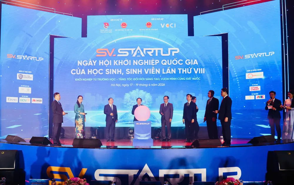 Phó Thủ tướng Lê Tiến Châu và lãnh đạo các bộ, ngành thực hiện nghi thức kích hoạt hạt giống khởi nghiệp, đổi mới sáng tạo