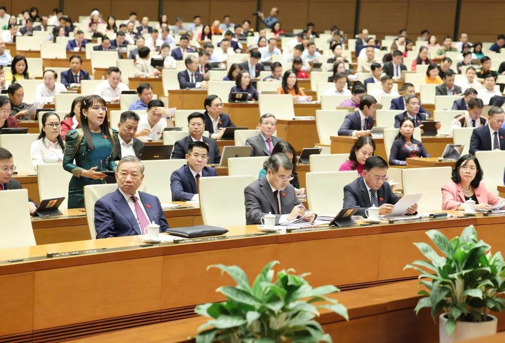 Tổng Bí thư, Chủ tịch nước Tô Lâm và các đại biểu Quốc hội dự phiên họp tại Hội trường Diên Hồng, chiều 20-4. Ảnh: QUANG PHÚC