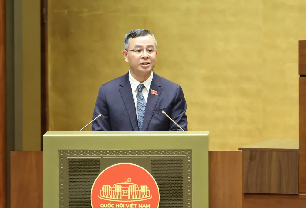 Bộ trưởng Bộ Tài chính Ngô Văn Tuấn trình bày tờ trình về dự án Luật sửa đổi, bổ sung một số điều của các luật thuế, chiều 21-4. Ảnh: QUANG PHÚC