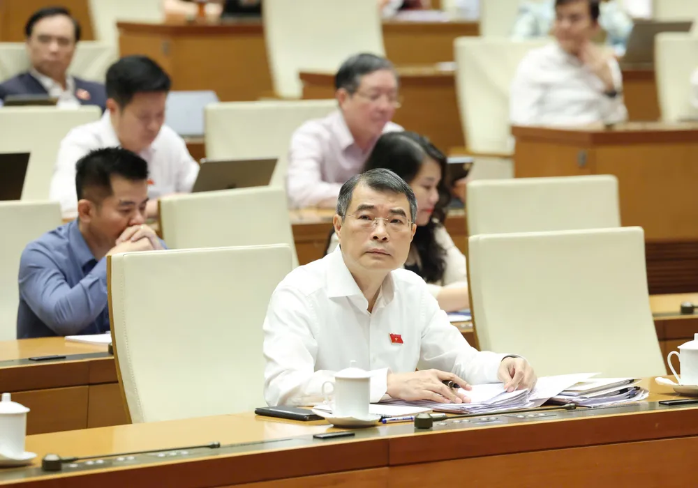 Thủ tướng Lê Minh Hưng và các đại biểu Quốc hội dự phiên họp tại hội trường Diên Hồng, chiều 21-4. Ảnh QUANG PHÚC.jpg