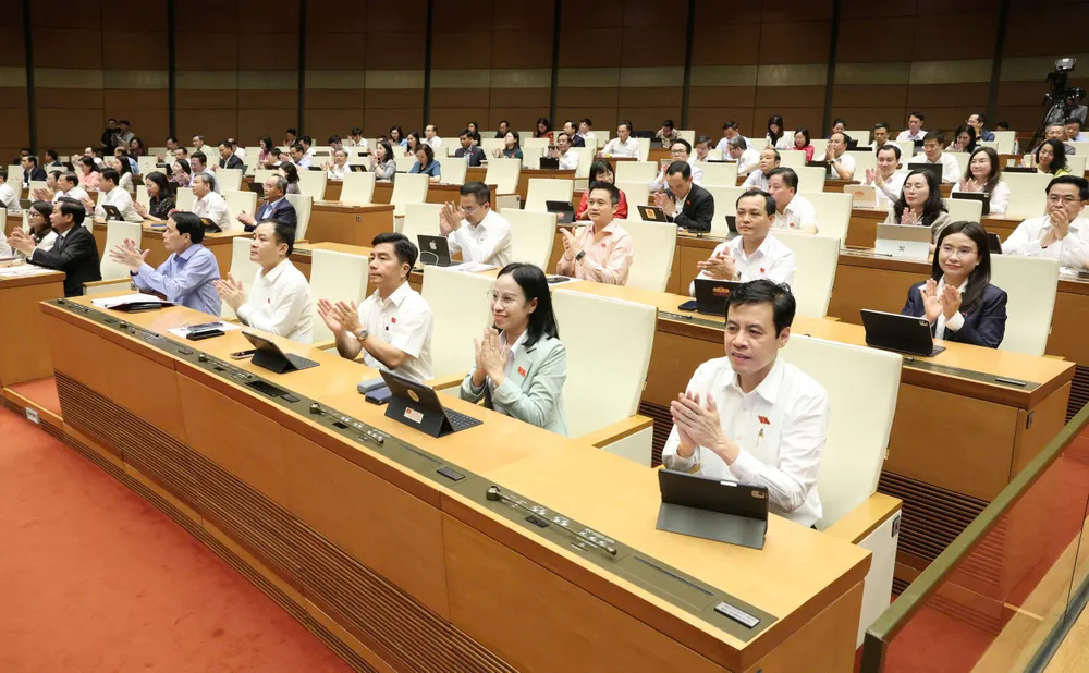 Các đại biểu dự phiên họp chiều 23-4. Ảnh: QUANG PHÚC