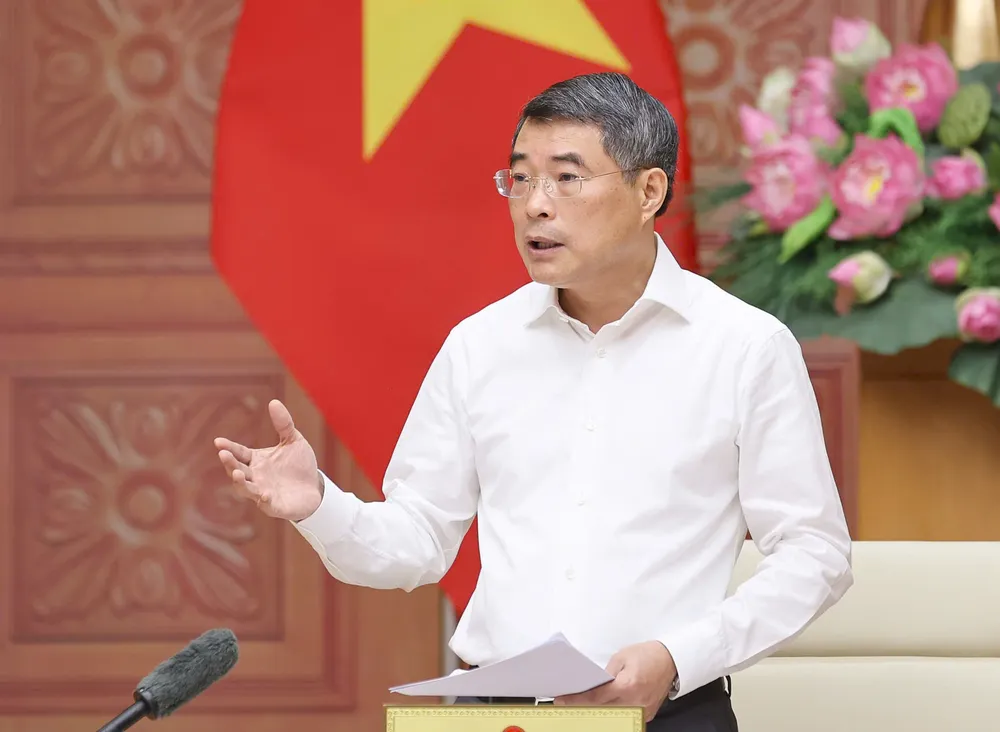 Thủ tướng Lê Minh Hưng chủ trì và phát biểu tại cuộc làm việc với Bộ Tài chính, sáng 29-4. Ảnh VIẾT CHUNG.jpg