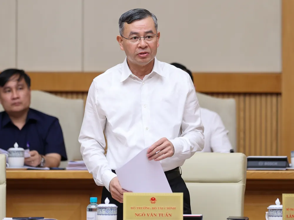 Bộ trưởng Bộ Tài chính Ngô Văn Tuấn báo cáo tại Phiên họp.jpg