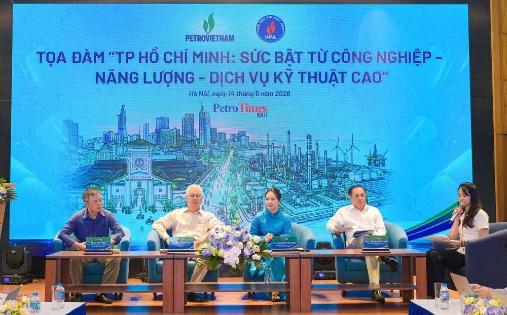 Các vị chuyên gia tham gia Tọa đàm.jpg