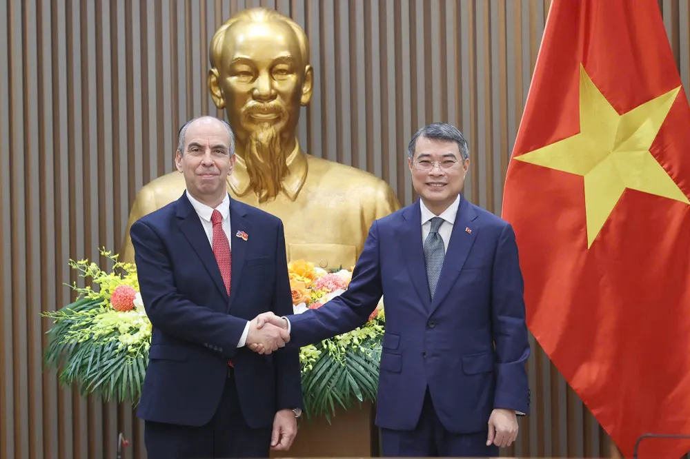 Thủ tướng Lê Minh Hưng tiếp Đại sứ Cộng hòa Cuba tại Việt Nam Rogelio Polanco Fuentes, chiều 20-5. Ảnh: VIẾT CHUNG